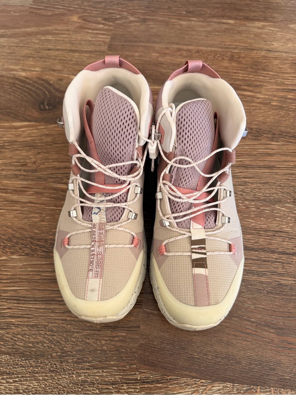 On Cloud Cloudrock Mid Hiking Shoes